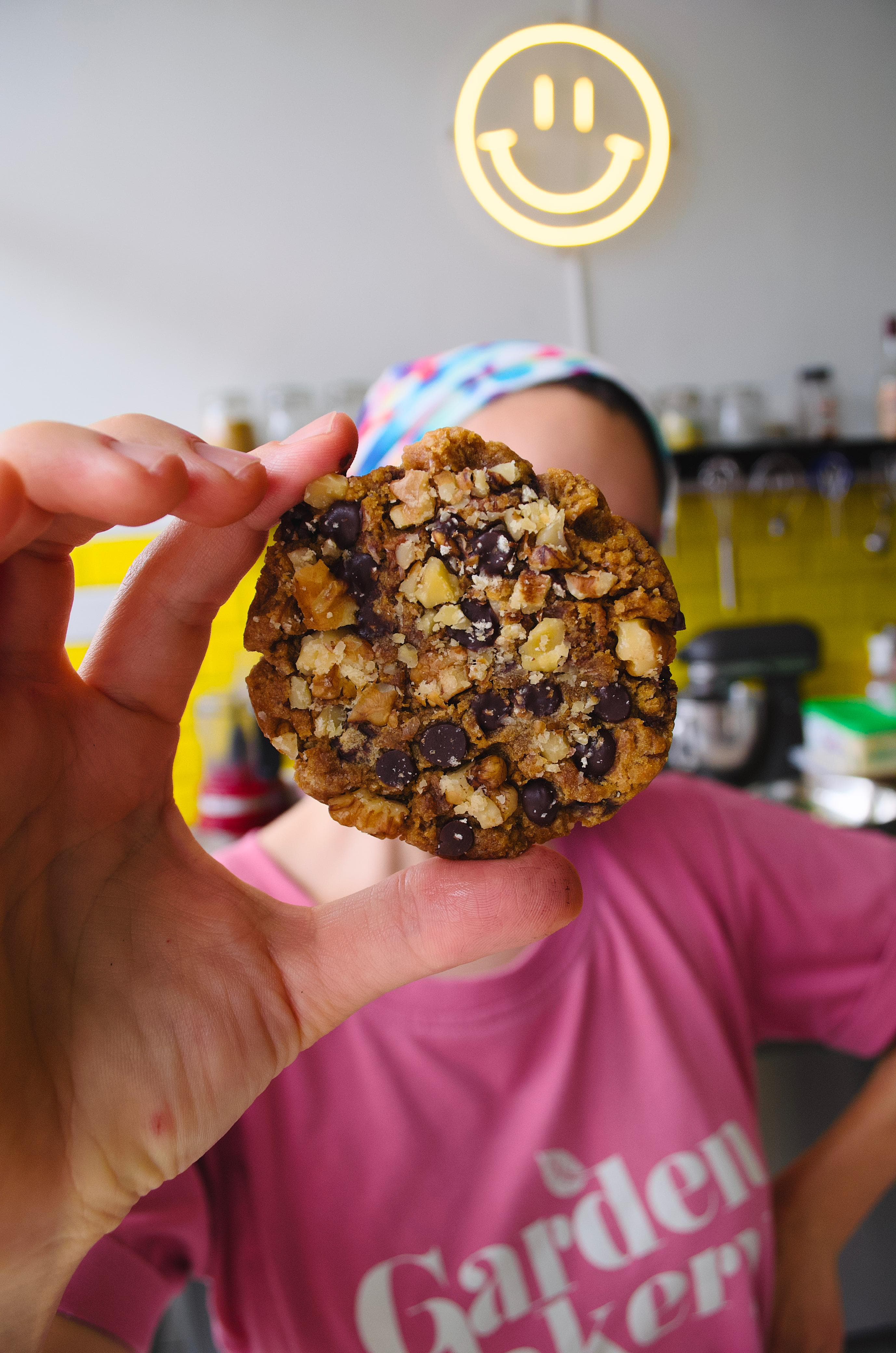 Dominique con galletas artesanales